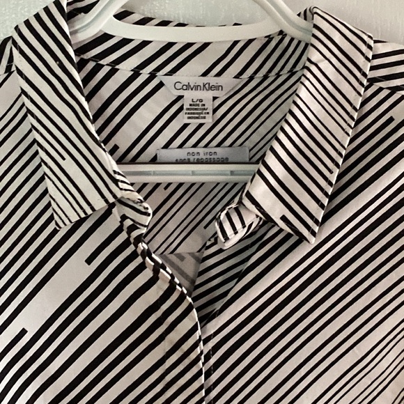 Calvin Klein wrinkle free button-down oxford blouse, black-and-white, large, EUC - Picture 3 of 5